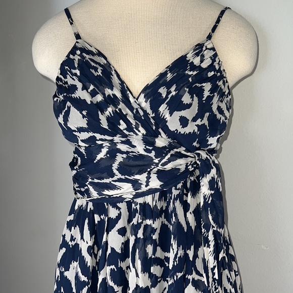 BCBG MaxAzaria Sz 8 - Picture 2 of 6